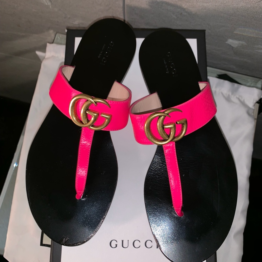 GUCCI MARMONT LEATHER THONG SANDALS WITH DOUBLE G